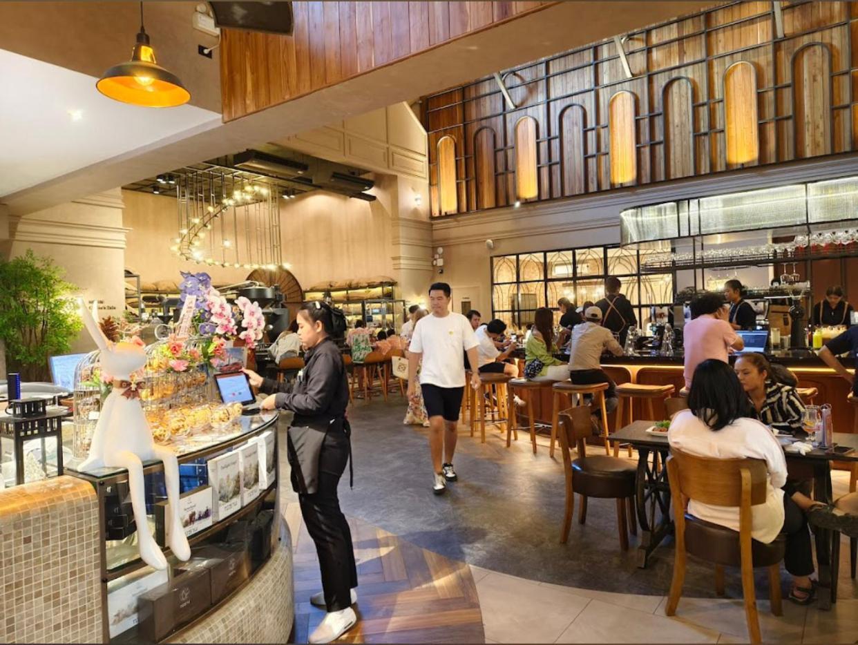 Grand Florida芭提雅带免费游泳池温泉桑拿浴和健身房瑜伽室私家海滩公寓e206 * นาจอมเทียน